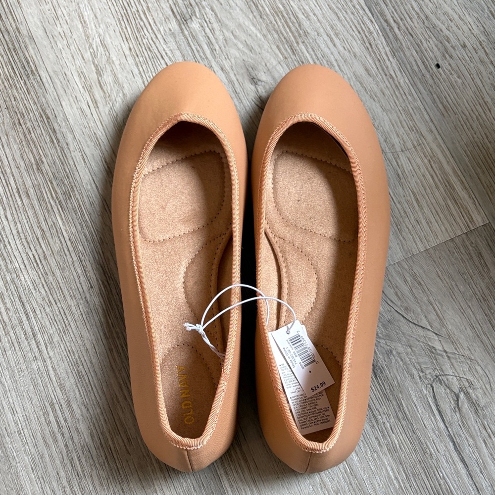 Old Navy Women's Light Brown Ballet Flats